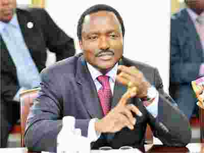 肯尼亞前副總統(tǒng)卡隆佐-驚嘆賽瑪PANASEIMA按摩椅無比舒適！